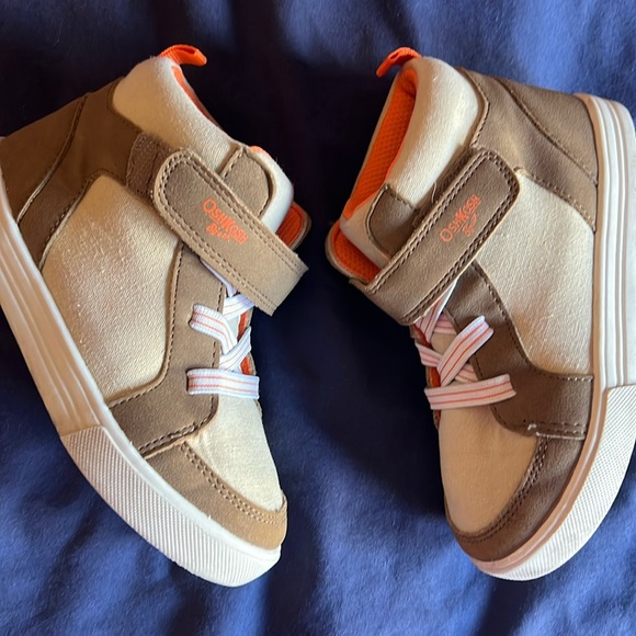 OSHKOSH - Picture 1 of 5